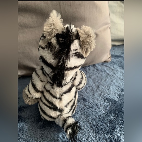 Ty Cuddlys Zahari the Zebra Soft Rare Black White Blue Eyes. - Picture 4 of 5